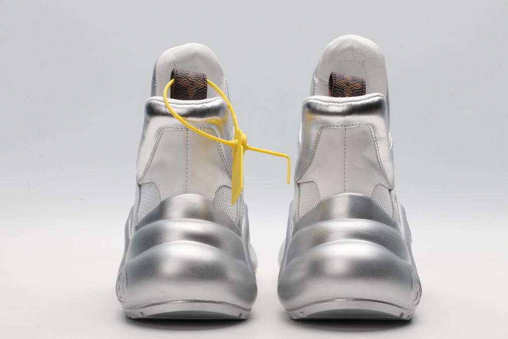 L*V SNEAKER